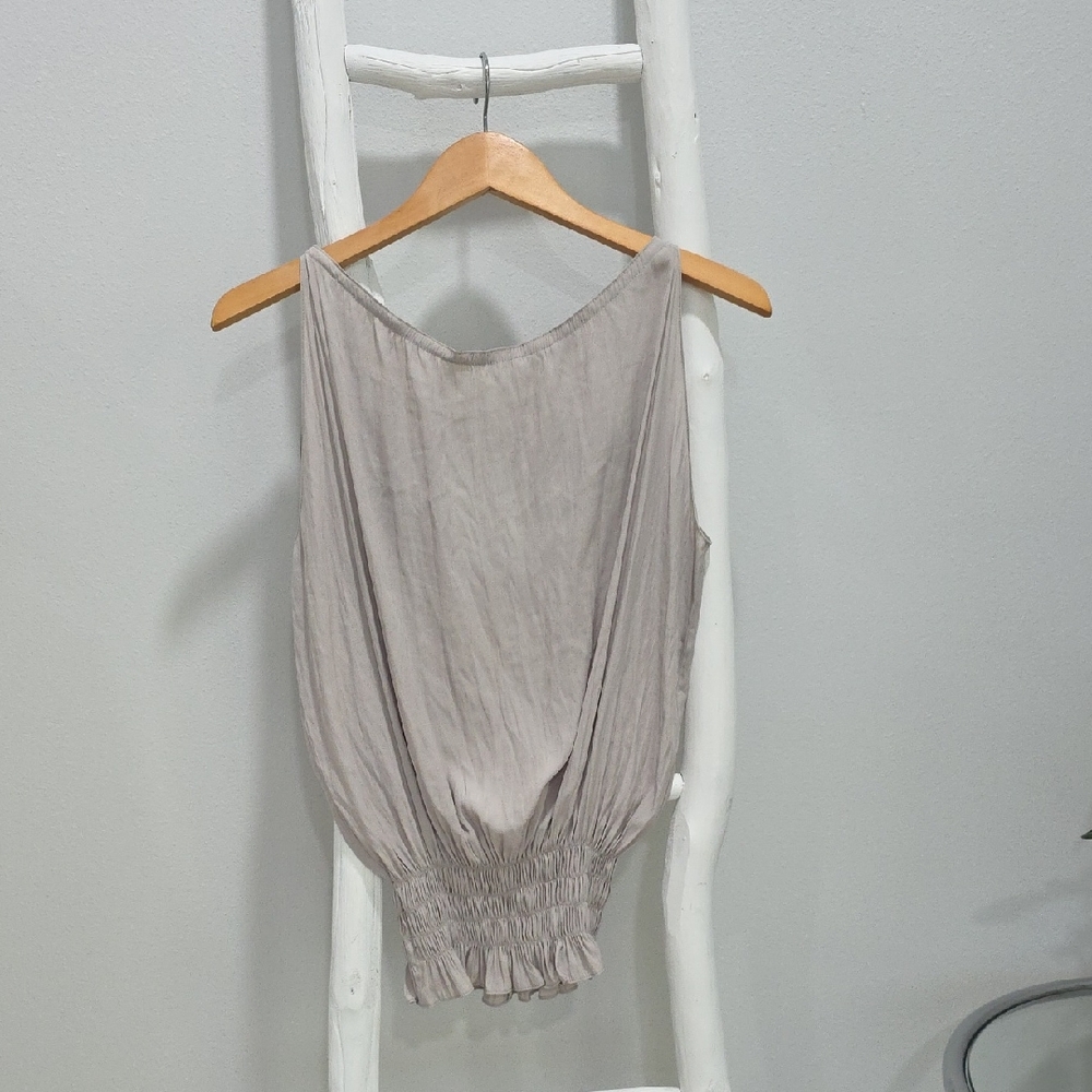 Relaxed Scoopneck Sleeveless Top in Grey